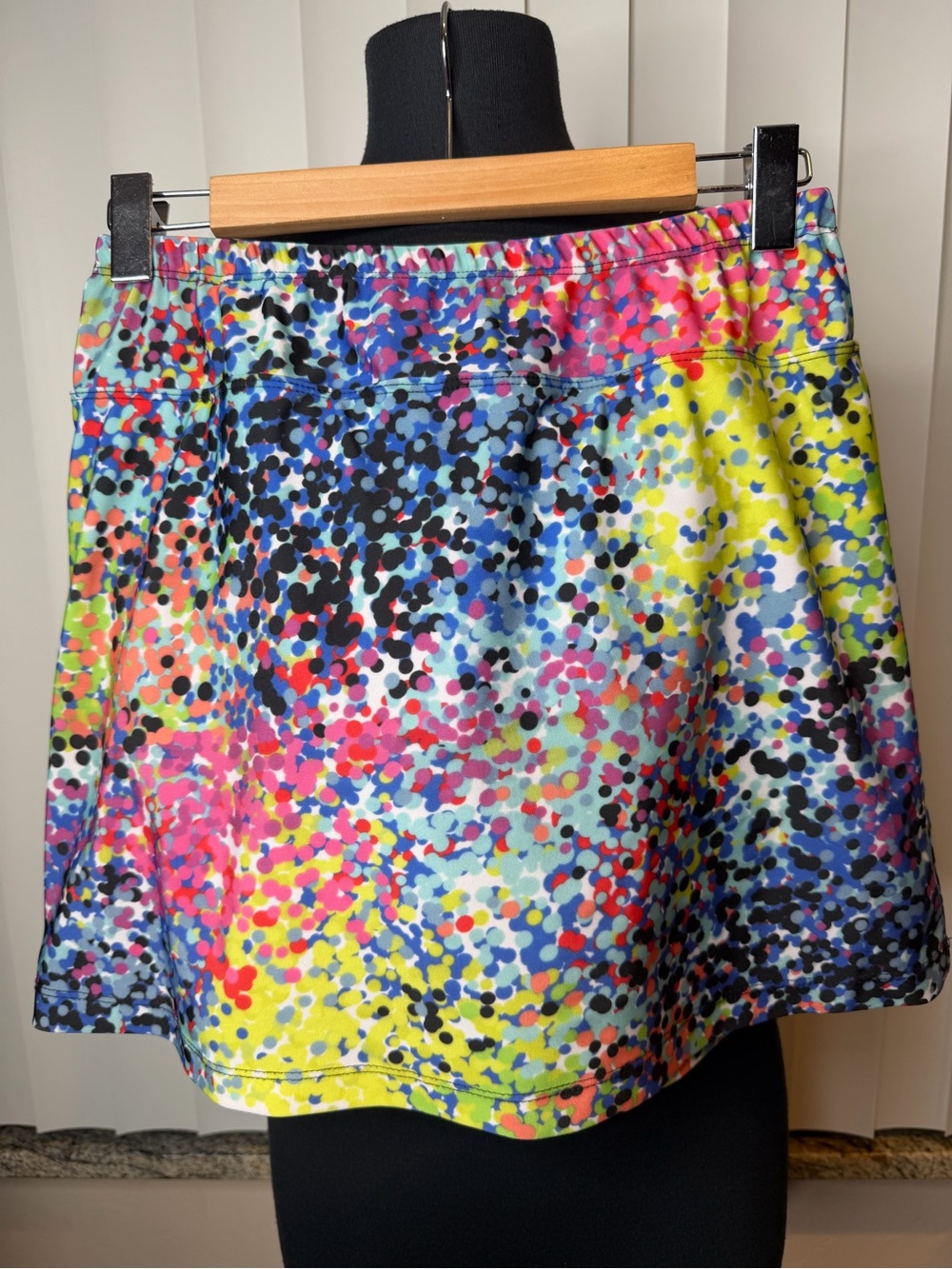 Skinz tennis pickleball skort vibrant, multi-colored confetti dot pattern Size M